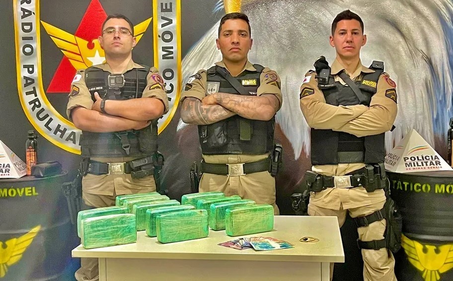 Polícia apreende 11 quilos de crack em carro de motorista de aplicativo