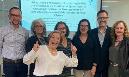 Mesmo aposentada, professora da UFMG defende tese de doutorado aos 85 anos