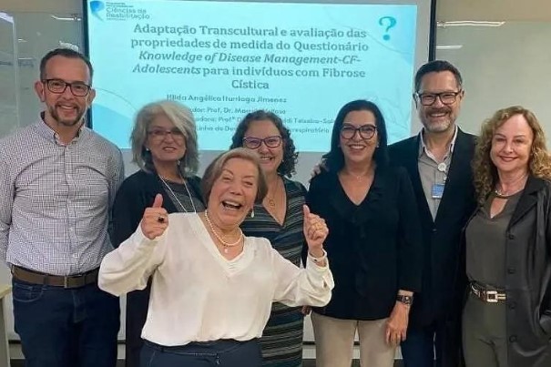 Mesmo aposentada, professora da UFMG defende tese de doutorado aos 85 anos