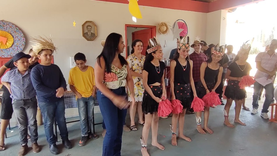 Alunos da Escola José Antônio do Couto participam de projeto sobre o folclore
