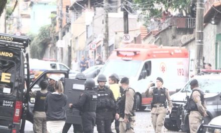 Sniper atira em sequestrador e polícia liberta reféns em BH