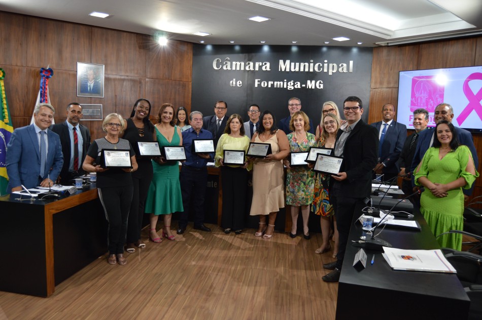 Câmara homenageia educadores com a ‘Comenda Paulo Freire’