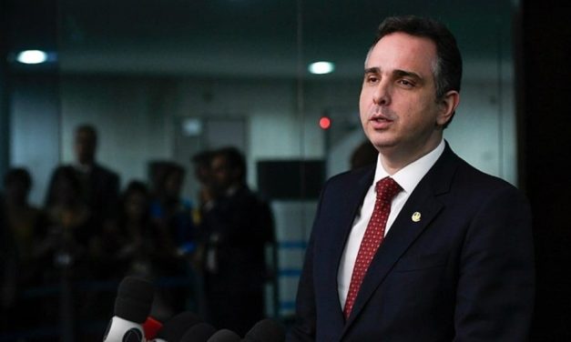 Pacheco promete pautar até fim do ano projetos sobre piso da enfermagem  
