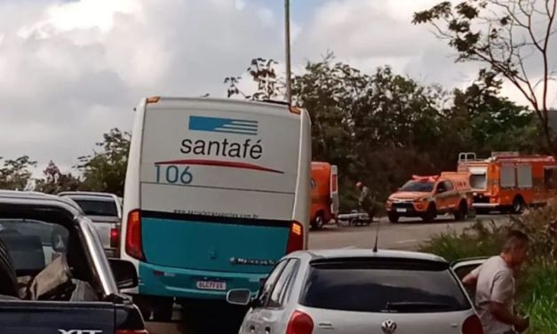 Acidente deixa quatro feridos e interdita BR-356