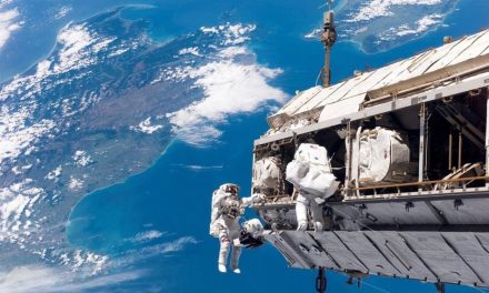 Mulher japonesa perde R$ 160 mil para ajudar astronauta a volta para Terra