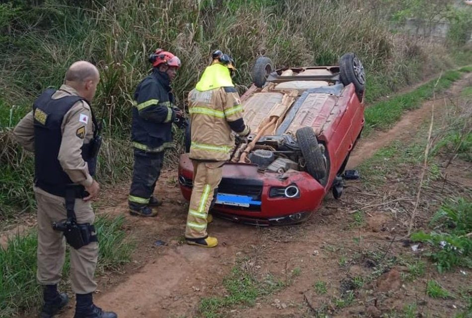Passageiro morre e motorista fica ferido em acidente próximo a Cláudio