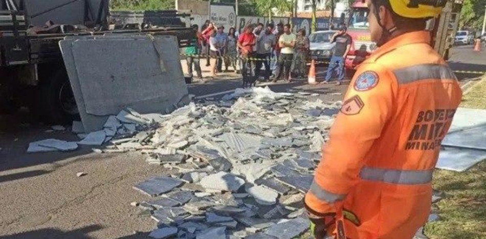 Donos de marmoraria morrem esmagados por placas de granito enquanto descarregavam caminhão em Minas