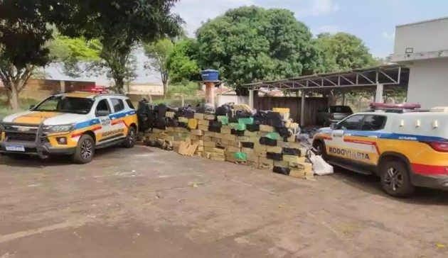 Polícia apreende mais de R$ 5 milhões em drogas escondidas em caminhão