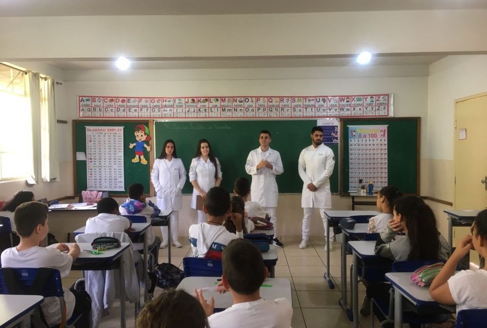 Unifor-MG: acadêmicos participam do “projeto fisioterapia na escola”
