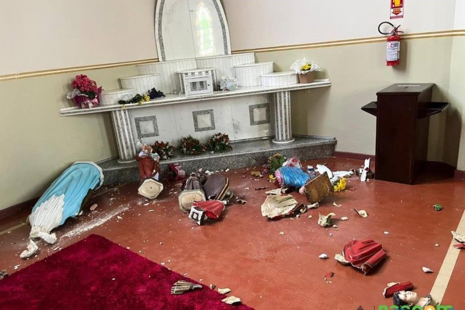 Invasor destrói 28 imagens sacras em igreja, incluindo obra centenária