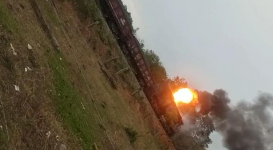 Incêndio atinge locomotiva na zona rural de Formiga