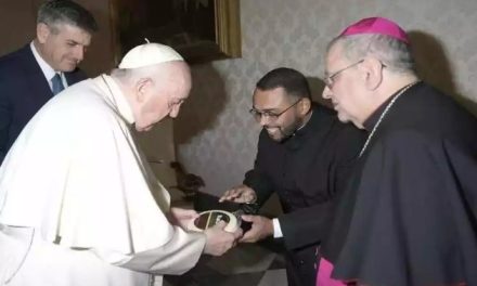 Papa Francisco ganha queijo Canastra de presente no Vaticano