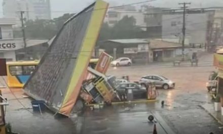 Temporal destrói posto de combustíveis e ruas em cidade de Minas