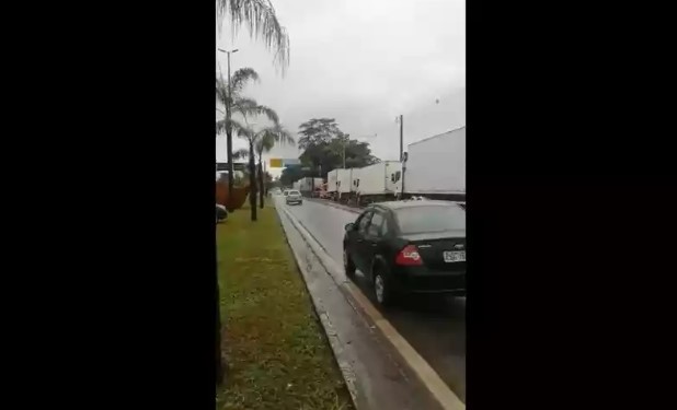 Caminhoneiros não aceitam derrota de Bolsonaro e fecham BR em Minas