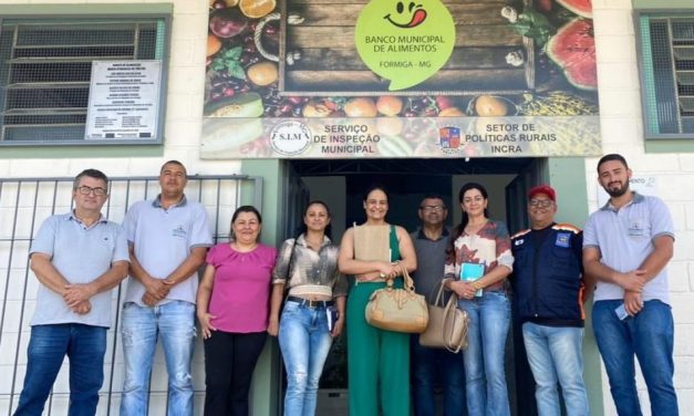Banco de Alimentos recebe visita de servidores de Carmópolis de Minas