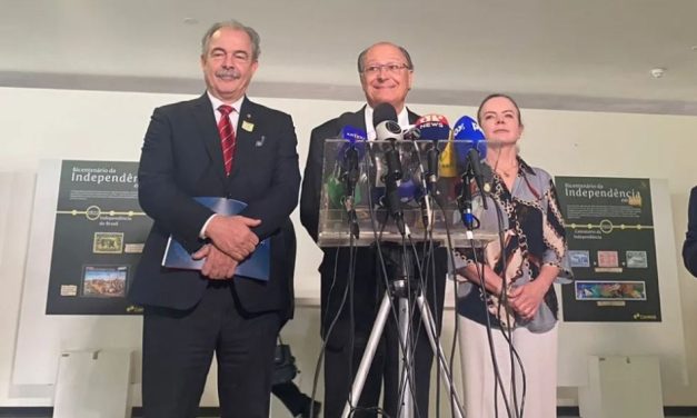 Alckmin se reúne com Ciro Nogueira no Planalto e inicia transição