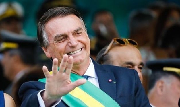 Bolsonaro terá cargo de presidente de honra do PL e aposentadorias do Exército e da Câmara