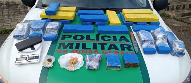 Em Formiga: tambor com 36 tabletes de maconha e quatro pedras de crack é encontrado em mata