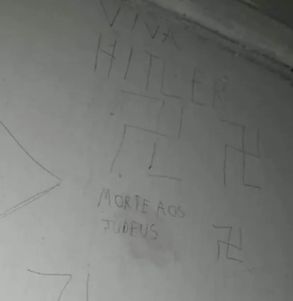 Banheiro da UEMG é pichado com apologia a Hitler e ofensa a judeus