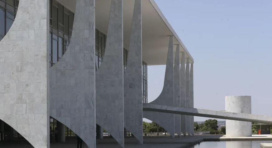 Servidores federais anunciam mobilizações contra reajuste salarial de 1 % e não descartam greve