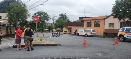 Motociclista morre atropelada por ônibus em Divinópolis