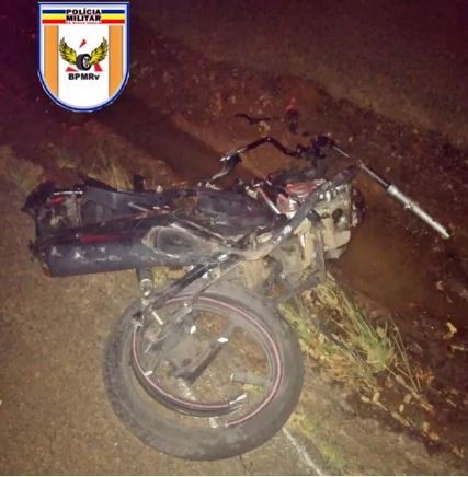 Homem morre após colisão entre moto e caminhão em MG; motorista fugiu sem prestar socorro