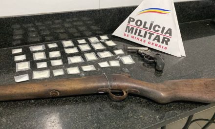 Polícia Militar apreende drogas e arma de fogo no bairro Jardim Montanhês, em Formiga