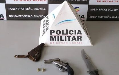 Estudante é flagrada com arma e punhal dentro de escola em MG