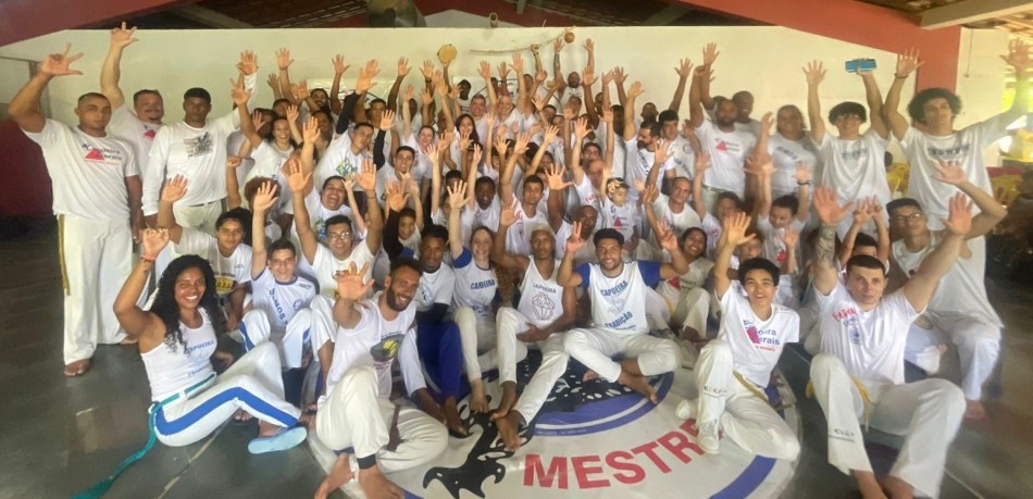 Alunos do Projeto Cultural Capoeira Gerais recebem graduações