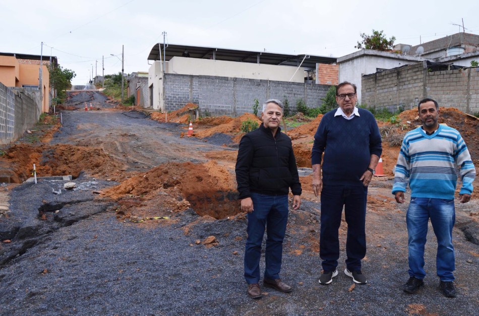Comissão de Serviços Públicos fiscaliza ruas do bairro Balbino Ribeiro