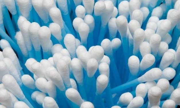 Moda entre os jovens, fumar cotonete é perigoso; pneumologista explica os riscos