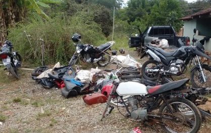 Drogas são apreendidas dentro da geladeira de casa onde funcionava desmanche de motos