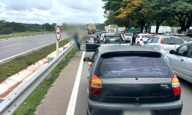 Bloqueios em rodovias contra resultado das eleições entram no 3º dia no Centro-Oeste de MG; veja os pontos de interdição
