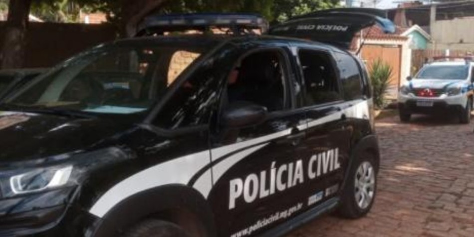 Mãe é presa suspeita de permitir estupro da filha, em Pompéu