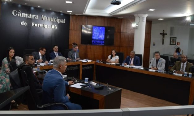 Três projetos de lei são votados na reunião da Câmara