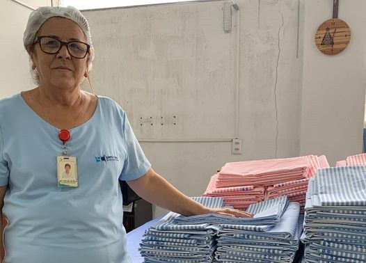Santa Casa de Formiga produz roupa de cama para o Asilo