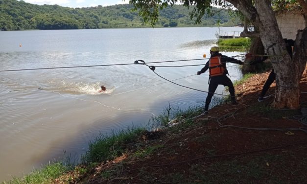 Simulado de salvamento de pessoas ilhadas em decorrência das chuvas é realizado pelo Corpo de Bombeiros em Formiga
