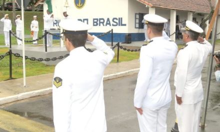 Marinha realiza adestramento de fuzileiros no Lago de Furnas