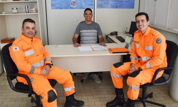 Comando do Corpo de Bombeiros em Formiga faz visita de cortesia à Câmara
