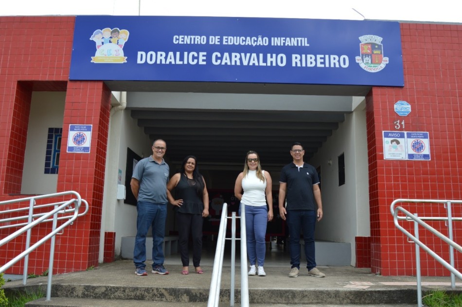 Pátio do Centro de Educação Infantil, no bairro Ouro Verde, ganha cobertura