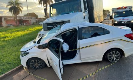 Colisão entre carro e caminhão deixa uma vítima fatal na BR-262, no trevo de Luz