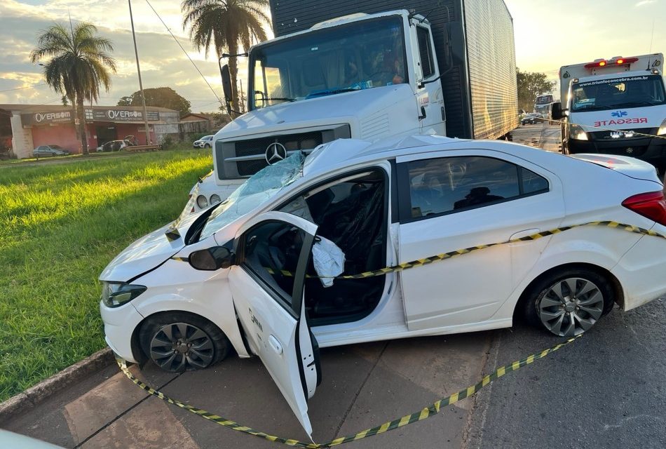 Colisão entre carro e caminhão deixa uma vítima fatal na BR-262, no trevo de Luz