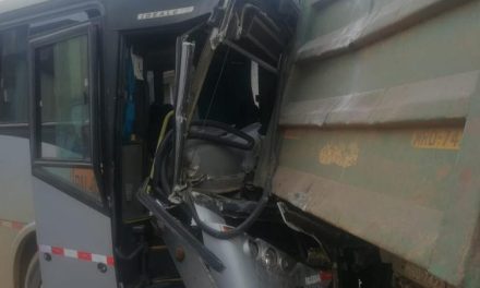 Acidente entre ônibus e caminhão deixa ao menos 20 feridos em Mariana