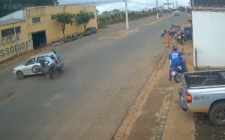 Colisão entre carro e motocicleta é registrada em Piumhi