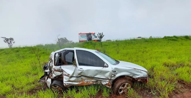 Motorista morre após carro capotar na BR-354, no interior de Minas Gerais