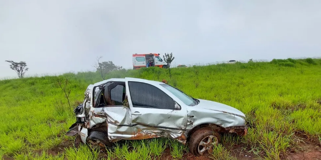 Motorista morre após carro capotar na BR-354, no interior de Minas Gerais