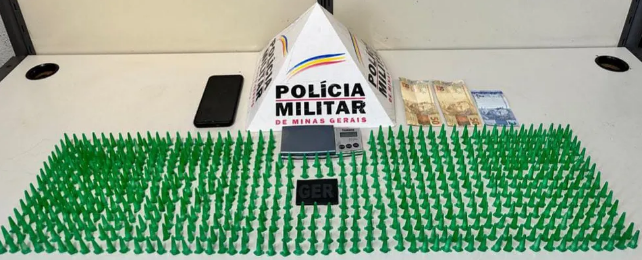 Mais de 600 pinos de cocaína são encontrados dentro de mochila em Divinópolis