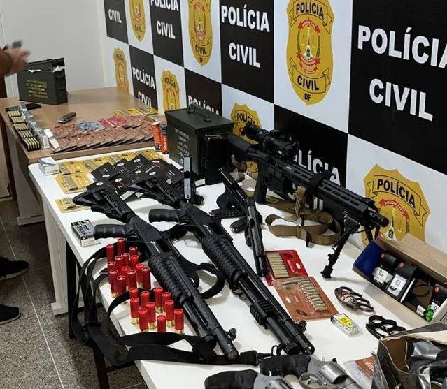 Polícia prende suspeito de montar suposto artefato explosivo em Brasília e apreende arsenal