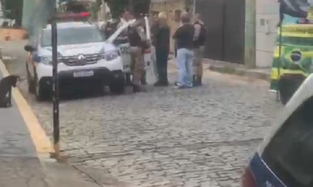 Dois bolsonaristas são presos em Formiga após agressão e difamação em frente ao Tiro de Guerra