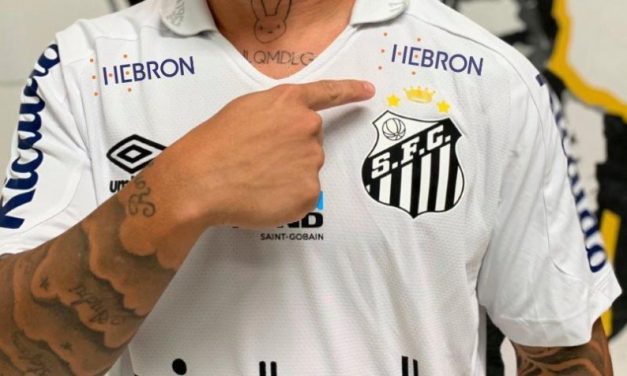 Santos altera escudo do clube para incluir homenagem a Pelé